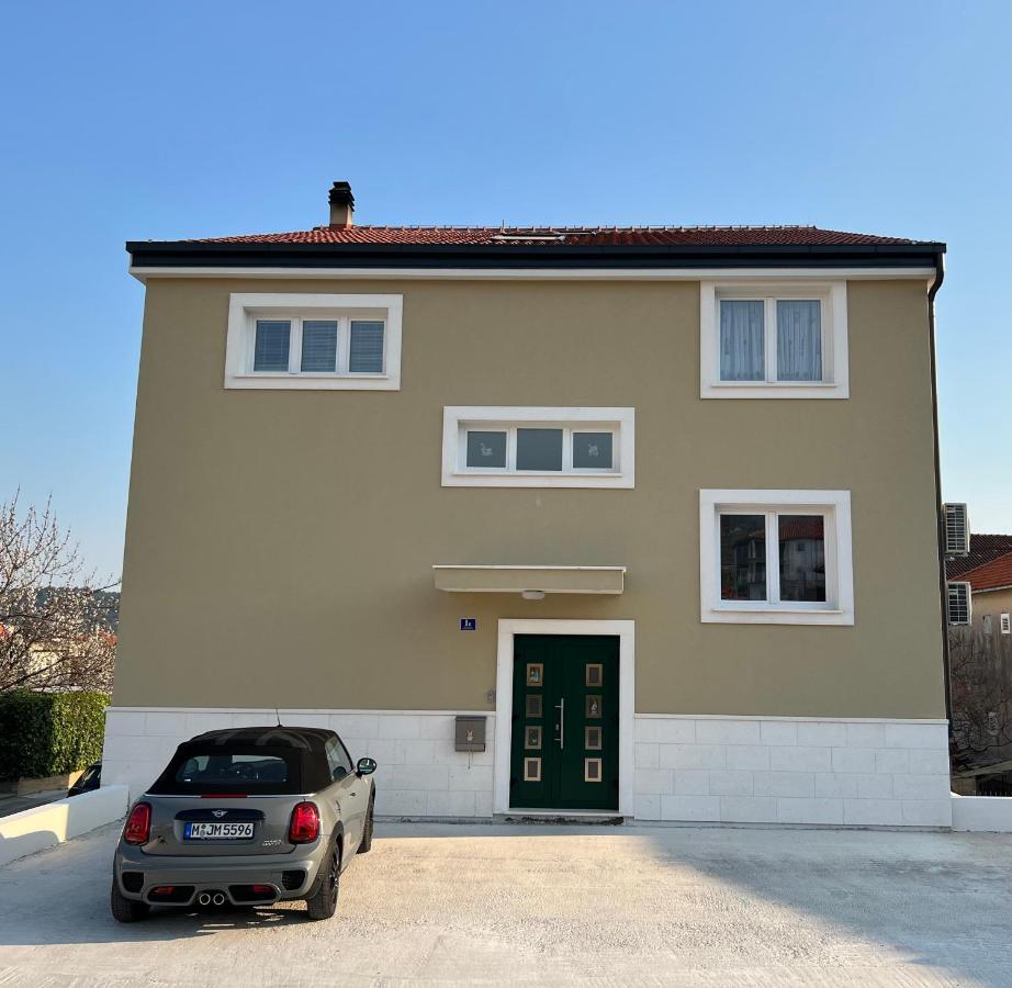 Vila Zrina - Apartmani Trogir Eksteriør bilde