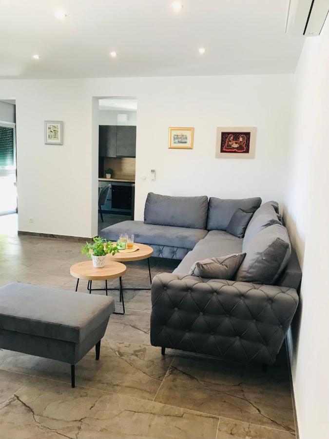 Vila Zrina - Apartmani Trogir Eksteriør bilde