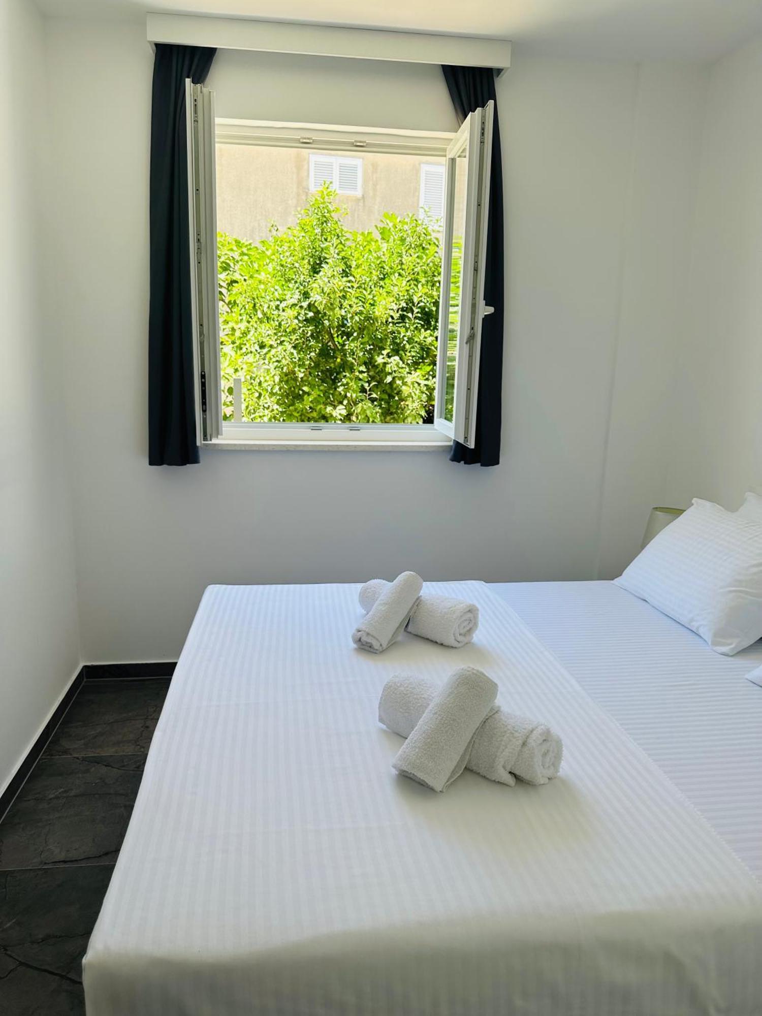 Vila Zrina - Apartmani Trogir Eksteriør bilde